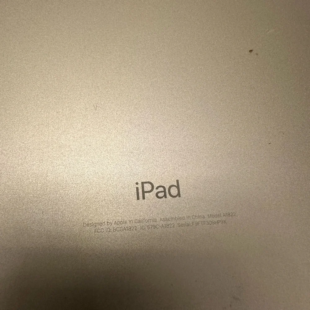 Apple iPad 5th Gen A1822 32GB WiFi – Works, Needs Screen Repair